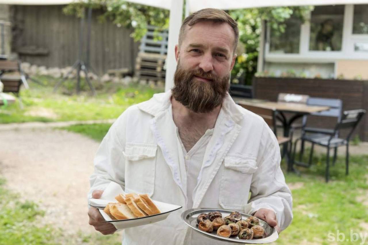 Бургеры из улиток: зачем семья из Кореличей разводит моллюсков