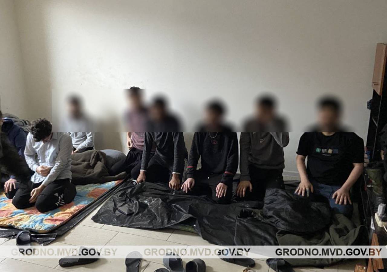 В Гродно на съемной квартире выявили группу мигрантов: 8 человек депортируют, хозяина жилища привлекут к ответственности