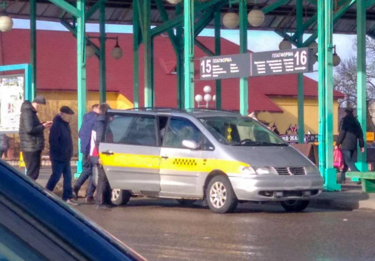На Гродненском автовокзале все еще работают «зазывалы»: чем рискуете, если согласитесь ехать с ними?