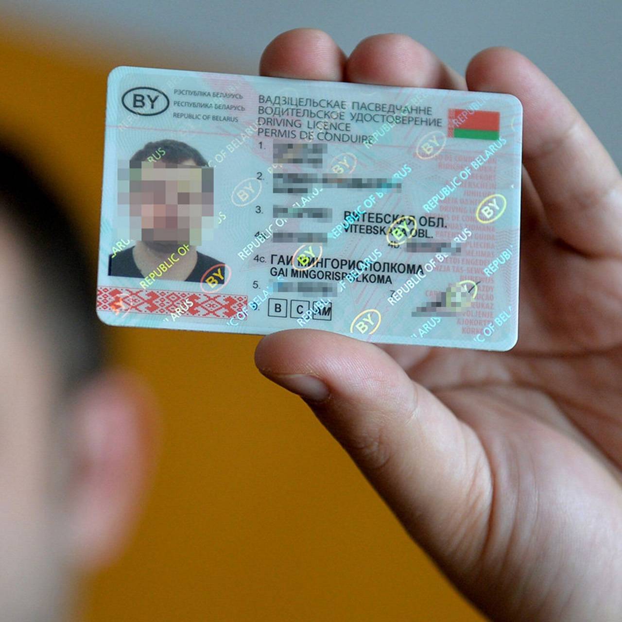 В Беларуси водительские права продлевают до 20 лет, упрощают прохождение техосмотра: Лукашенко подписал новый указ