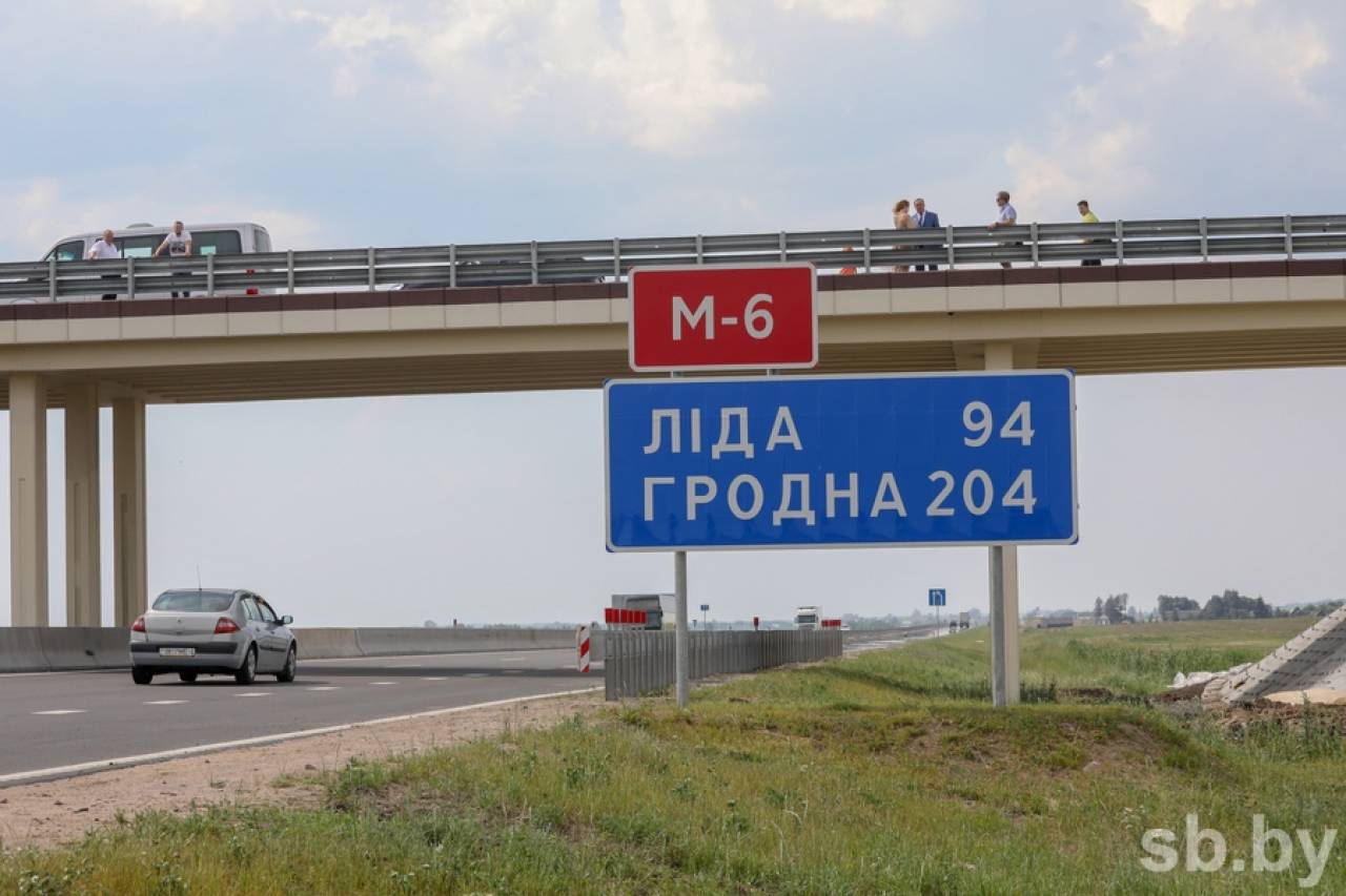Власти назвали регионы Беларуси с самыми хорошими и самыми плохими дорогами: они расположены на разных краях страны