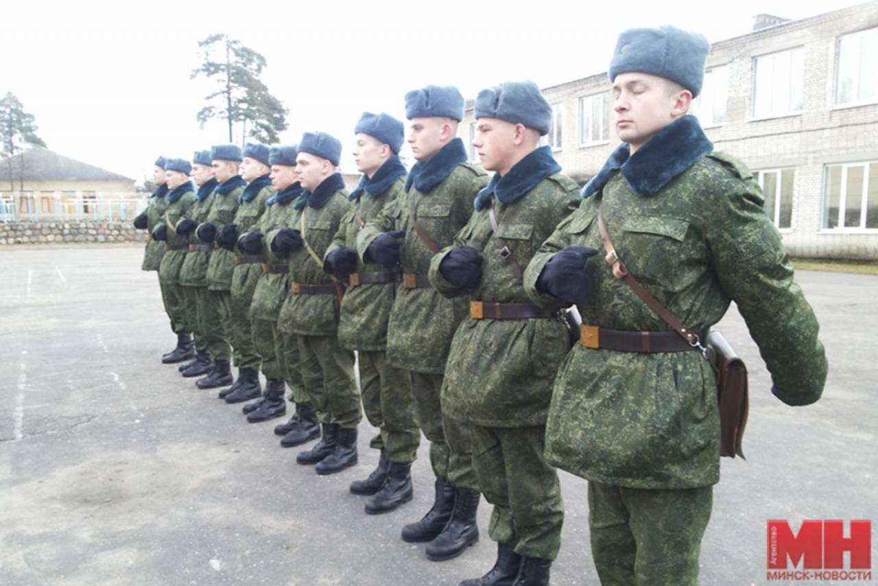 Закон официально принят: в Беларуси военкоматы смогут рассылать повестки с помощью СМС