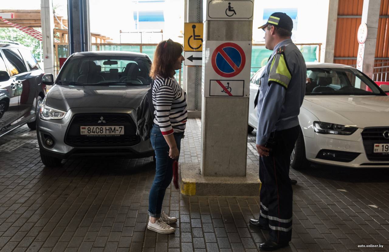 В каких случаях в Беларуси любители припарковать авто ближе ко входу в магазин могут уйти из него пешком?