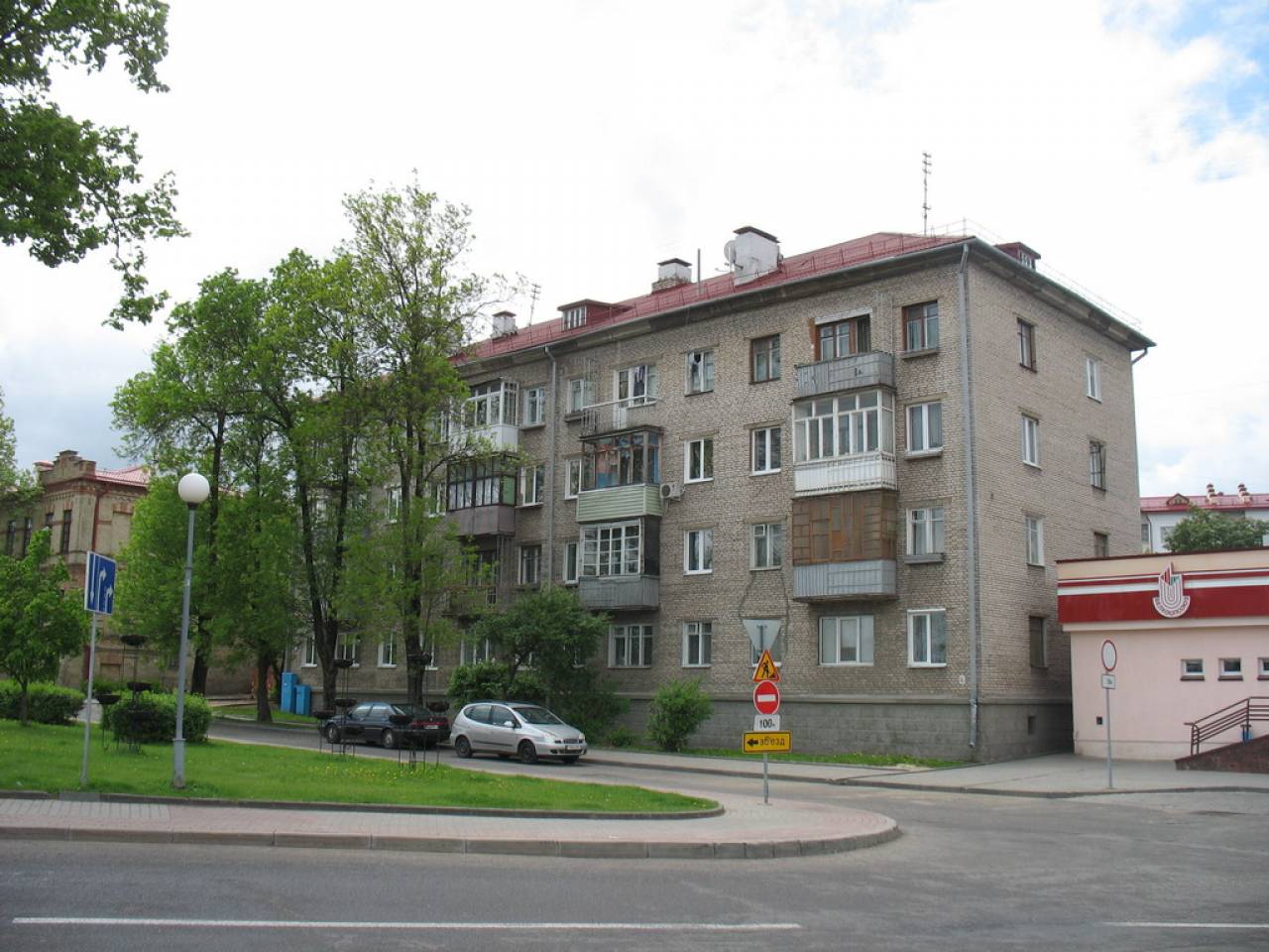 В Гродно рядом с центром в неприметном доме продается сразу две интересные квартиры: с ними сразу можно начать арендный бизнес