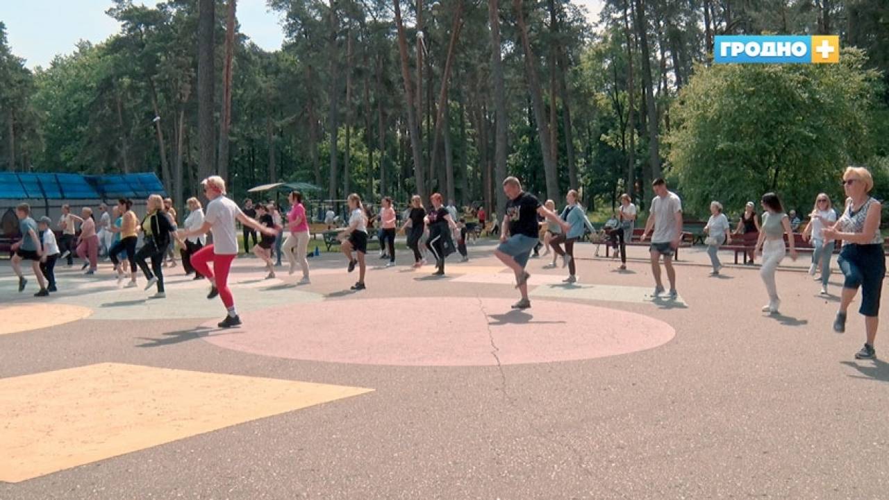 Фитнес на свежем воздухе для всех желающих: в Гродно стартовал новый бесплатный проект
