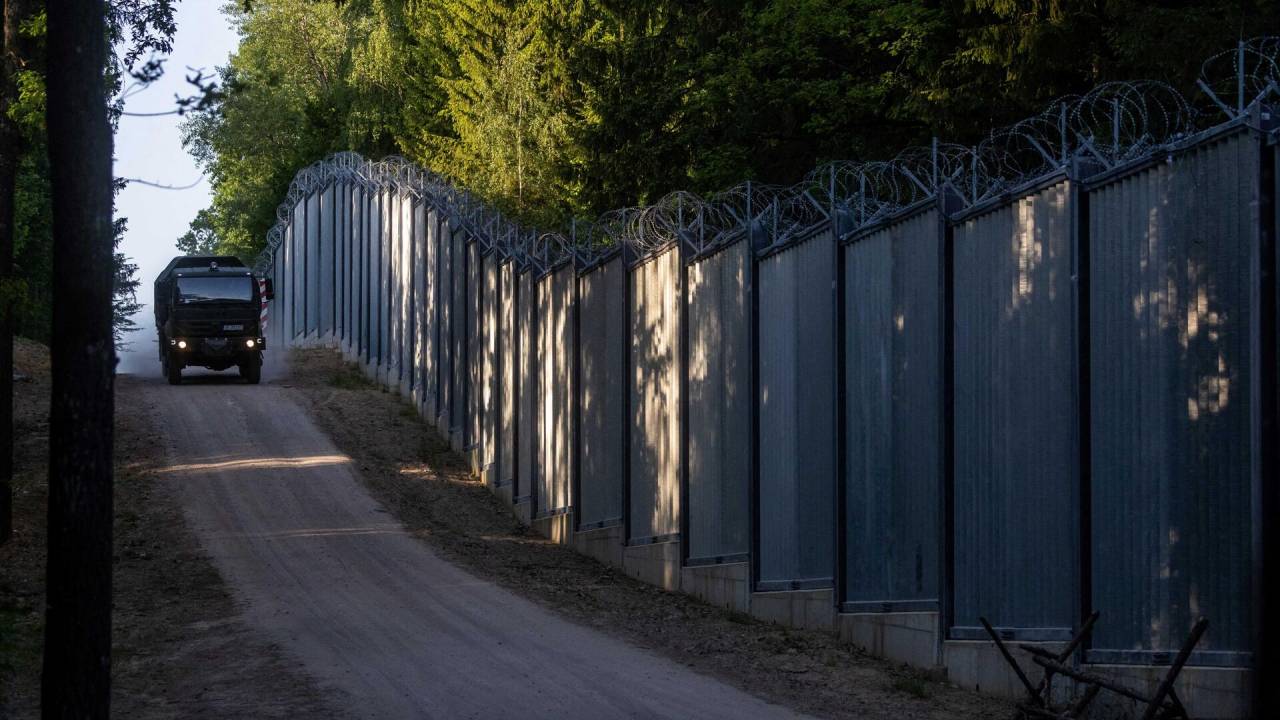 Польша вводит буферную зону на границе с Беларусью. Что это значит?