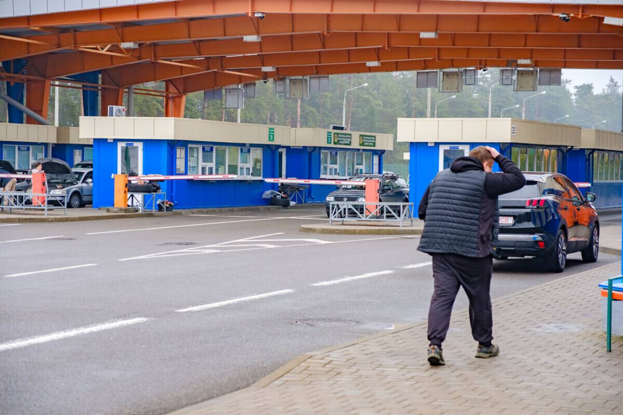 «Через Турцию — 5 000 евро сверху»: какие у белорусов остались пути доставки «зависших» в Литве машин