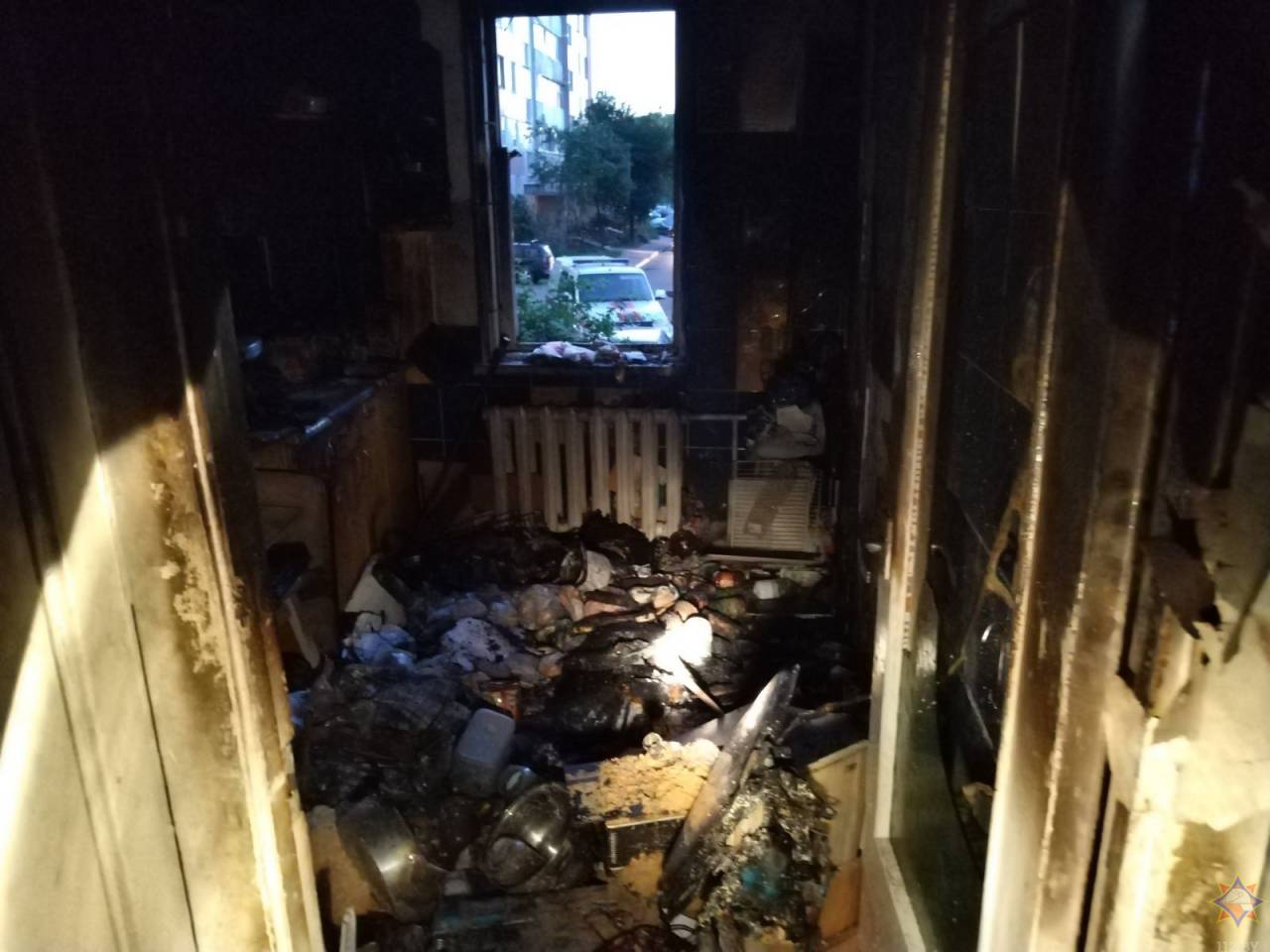 В Гродно на Вишневце горела квартира: работниками МЧС спасен человек, 9 эвакуированы