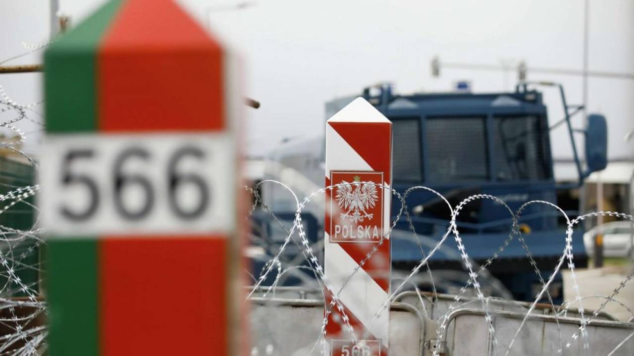 Вчера в Польше говорили о возможности открыть пункт пропуска, а сегодня — про полное закрытие границы: Сикорский пригрозил Беларуси