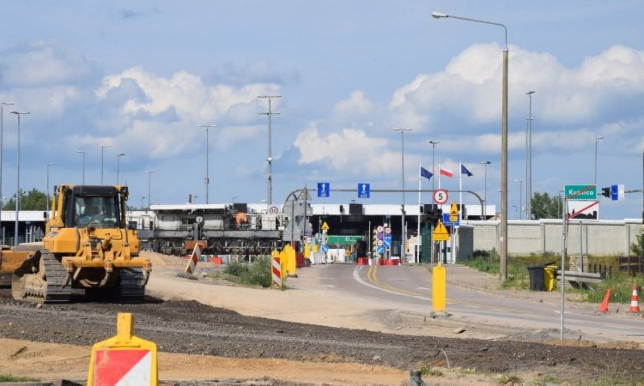 Дорога в никуда? Смотрите, как в Польше строят новую магистраль к закрытому пункту пропуска на границе с Беларусью