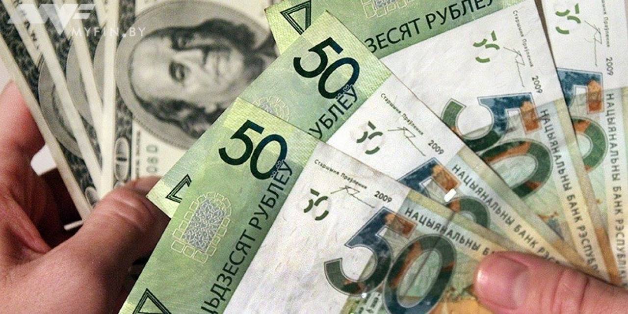 Нацбанк: рубль может ослабнуть к доллару более чем на 10% за год