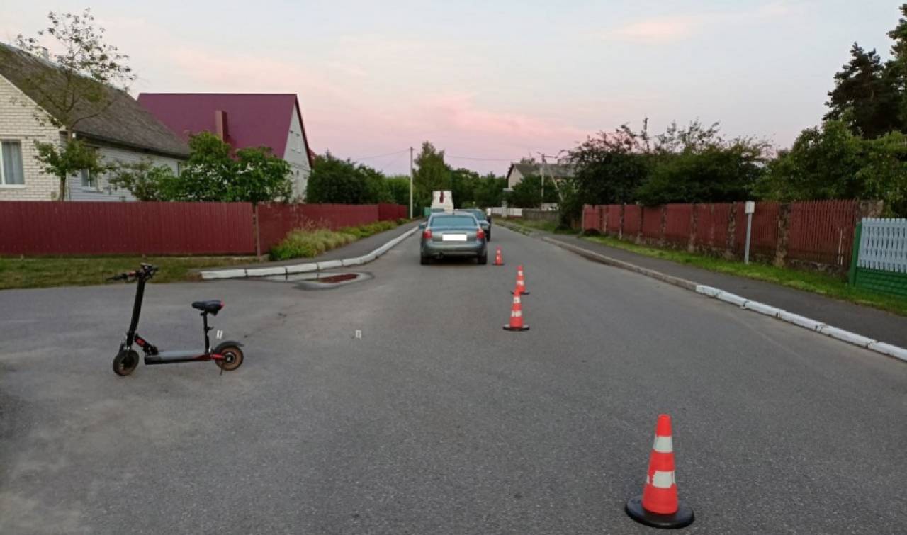 В деревне под Лидой 8-летний мальчик на электросамокате вылетел со второстепенной дороги в машину: возбуждено уголовное дело