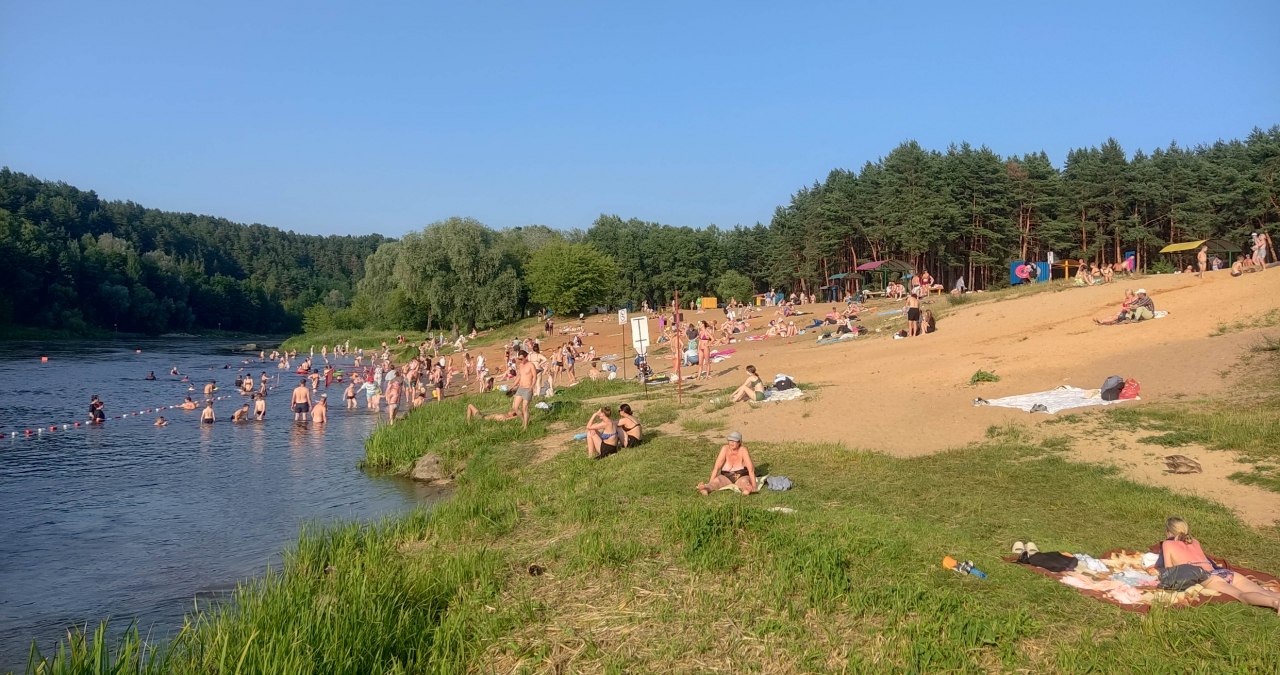 На гродненском пляже Лососно снова можно купаться в Немане — с водой полный порядок