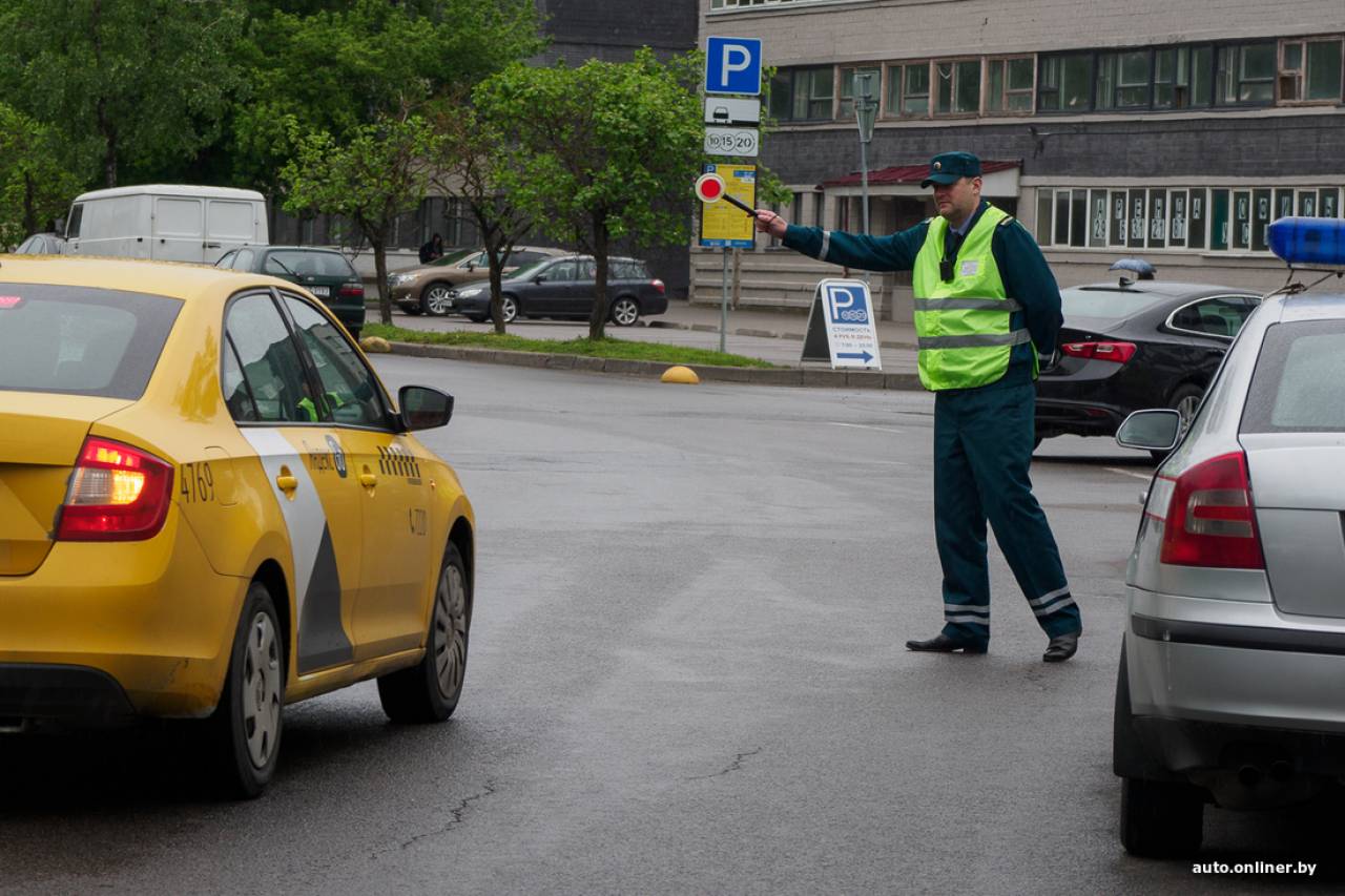 Таксистов в Беларуси уже штрафуют за использование машин в личных целях