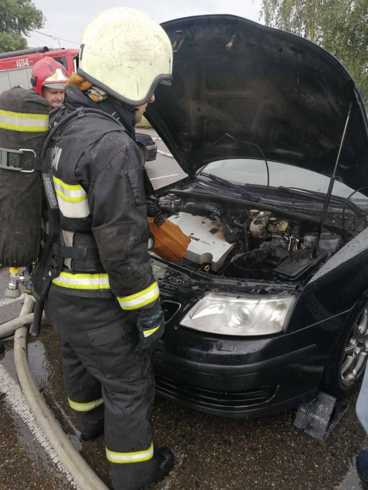 В Гродно горела легковушка: спасатели ликвидировали возгорание