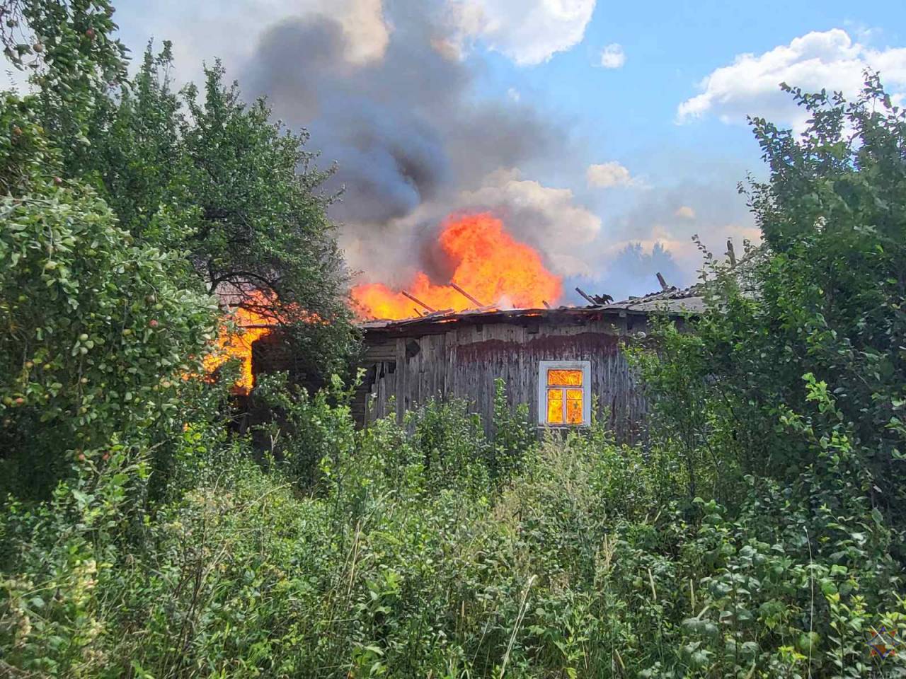 В деревне под Лидой бабушка готовила покушать и полностью сожгла дом