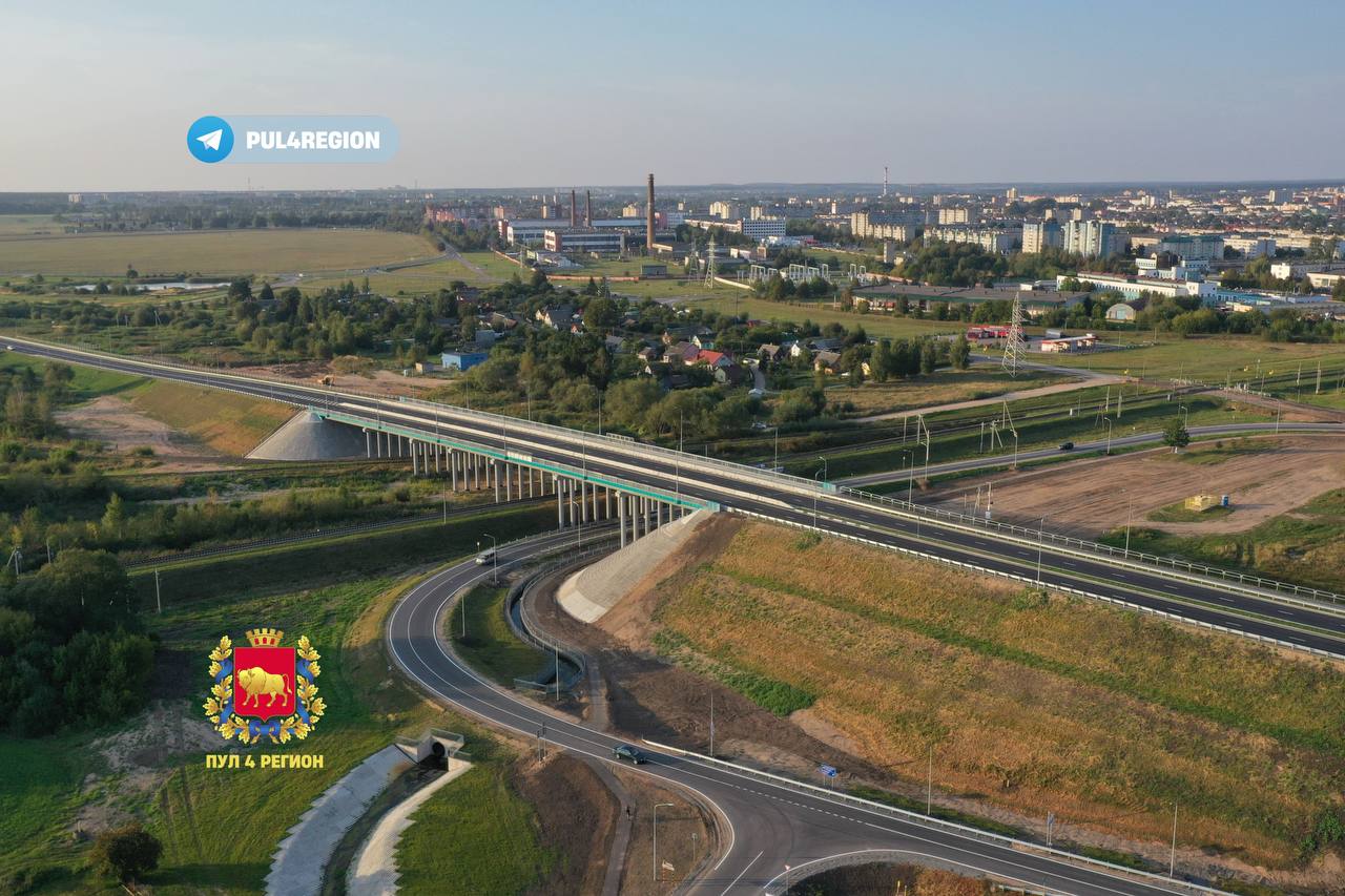 Фотофакт: в Лиде торжественно открыли подъездную дорогу к райцентру с трассы М11