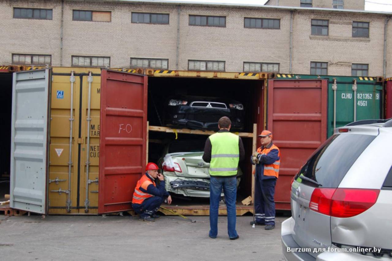 В порту Клайпеды застряли около 4 тыс. автомобилей из США, купленных белорусами