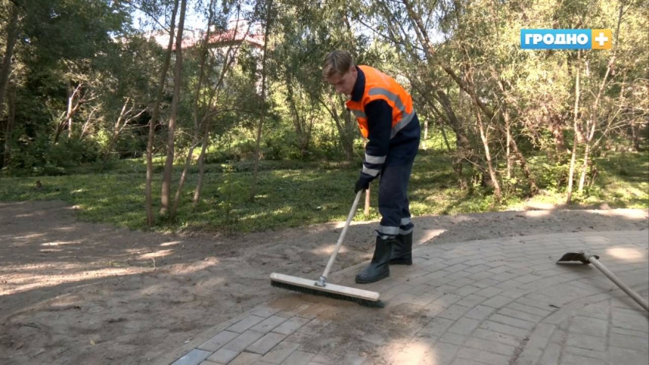 Теперь удобно прогуливаться: сквер в гродненской Швейцарской долине обновили