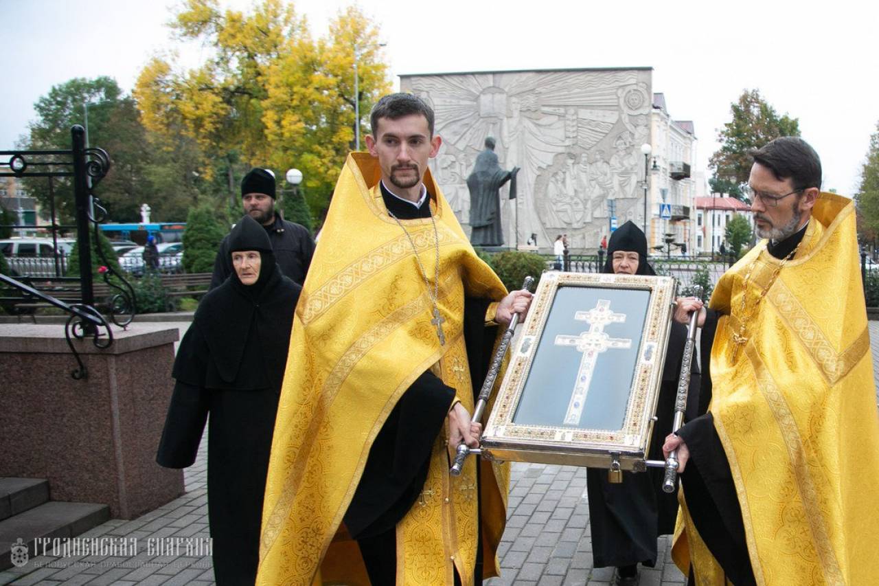 Фотофакт: копия креста преподобной Евфросинии Полоцкой прибыла в Гродно