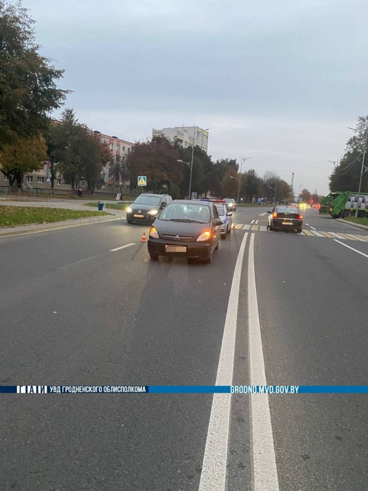 Рано утром в центре Лиды легковушка снесла мужчину на пешеходном переходе