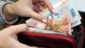 На доллар меньше: В Беларуси назвали среднюю зарплату в ноябре