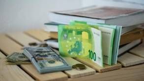 Прогноз по валютам: какими будут курсы в обменниках после встречи 2022 года