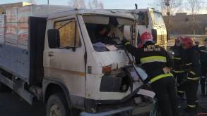 Гродненские спасатели показали, как вырезали водителя и покореженной кабины грузовика