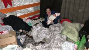 Спят на полу, но счастливы: как живут мигрантки с младенцами в ТЛЦ под Гродно