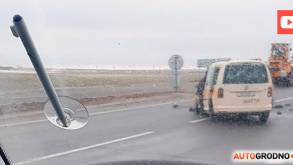 Очередная авария с участием погрузчика на трассе М6: Недалеко от Гродно столкнулись «Амкодор» и легковушка