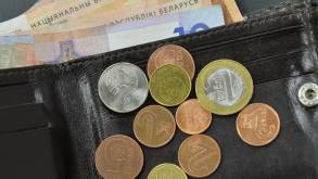 Белстат рассказал, сколько белорусов зарабатывает больше 5 тысяч рублей, а сколько — меньше 300