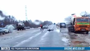 В Гродно пешеход попал под КАМАЗ... и выжил, оказавшись между колес