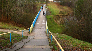 В Гродно закрывается для обследования пешеходный мост через овраг в районе улицы Фомичева