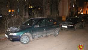 В Волковыске пьяный парень прошелся по двум автомобилям, и его нашли по следам обуви. Возбудили дело