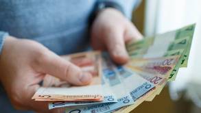 Средняя зарплата в Беларуси как выросла в декабре, так и упала в январе — почти на 200 рублей