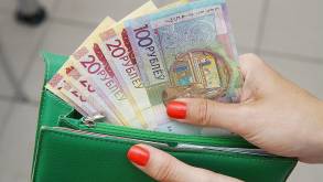 Средняя зарплата в Гродно в январе снизилась почти на 200 рублей: Сколько получают в Гродненской области?