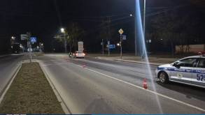 В полночь на пустой дороге на ул. Болдина в Гродно встретились пешеход и автомобиль: у молодого парня перелом бедра