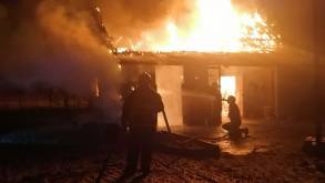 В Гродно 59-летний мужчина едва не сгорел заживо: он спал в загоревшемся сарае