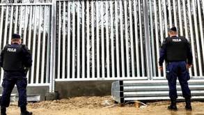 Повреждения устраняются на постоянной основе: Забор на польско-белорусской границе уже ломают и подкапывают