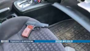 В Гродно конфликт на дороге закончился тем, что мужчина угрожал пистолетом и обещал пристрелить девушку: возбуждено уголовное дело