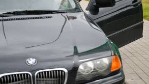 История из Гродно: три человека купили BMW через счета-справки, а затем суд изъял машину как похищенную
