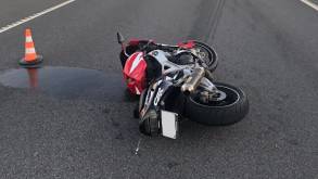 На трассе М6 под Лидой мотоциклист протаранил попутную легковушку