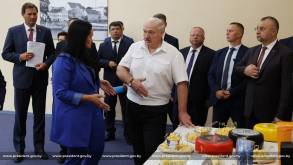 Лукашенко не понимает, за что люди любят сыр с плесенью