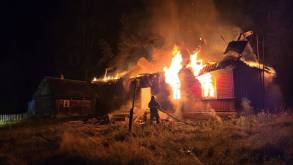 В деревне под Лидой горел дом: заживо сгорели два человека