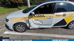 В Гродно «профессионал» решил развернуться из правой полосы: разбил чужую машину, отправив человека в больницу