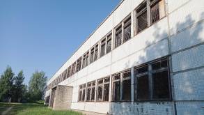 На улице Суворова в Гродно продается недостроенный учебный корпус. Его предлагают переделать под магазины или офисы