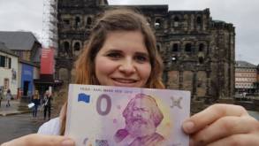 Впервые за последние 20 лет евро в Беларуси стоит дешевле доллара. Что делать в этой ситуации?