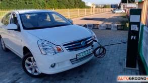 В Гродно на рынке «Южный» появилась медленная зарядка для электромобилей. Охрана машины при зарядке ночью идет бонусом