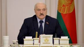 «Выборы в той или иной степени раскачивают ситуацию»: Лукашенко пожалел, что не рискнул на референдуме предложить людям избирать президента на ВНС