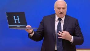 «Пошатались по миру и создали»: Лукашенко показал «первый компьютер, сделанный в Беларуси» — «Горизонтом»